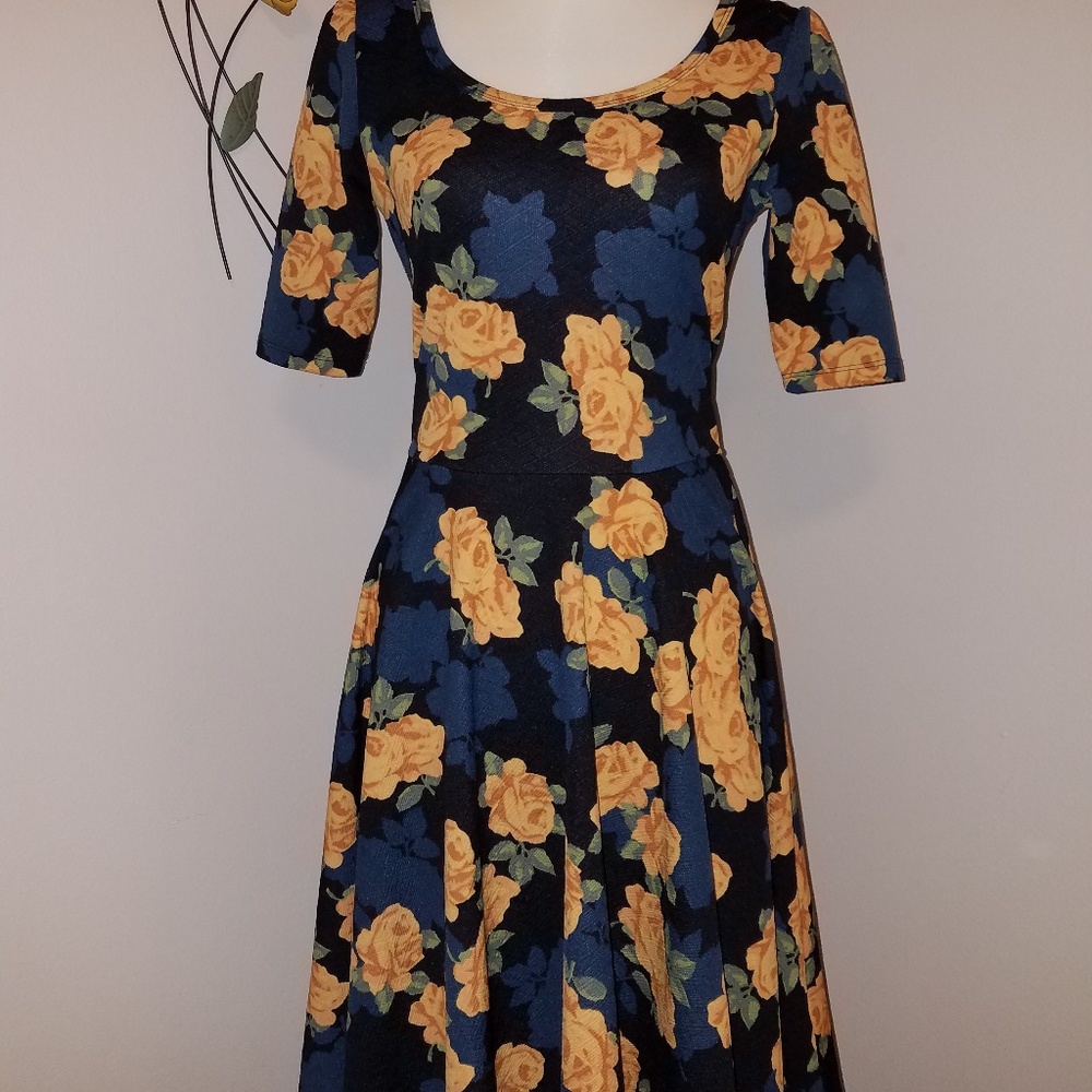 Lularoe floral nicole dress Medium m